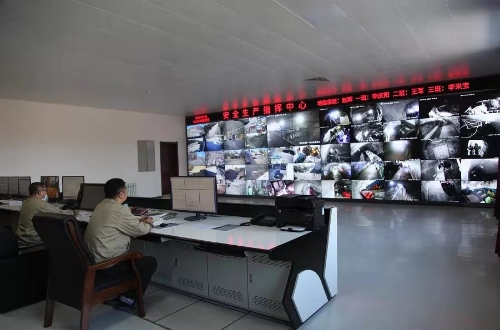 东保卫矿安全生产指挥中心 郑艳丽 摄 东保卫矿安全生产指挥中心 郑艳丽 摄
