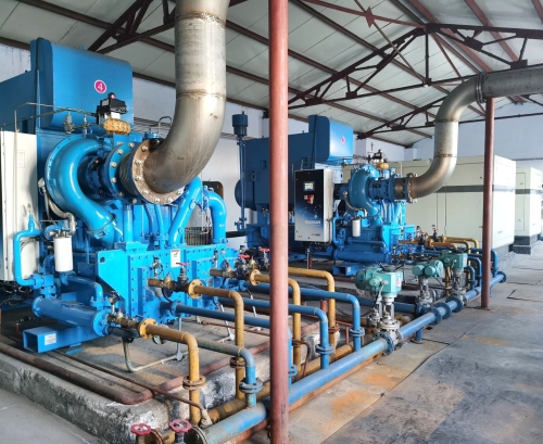 图为东保卫矿现使用的p500-130型离心式压风机 图为东保卫矿现使用的p500-130型离心式压风机