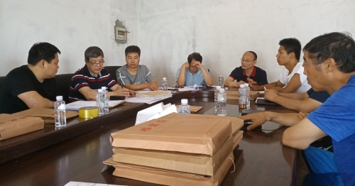 图为省厅专家到双矿公司进行业务指导 门宗良摄 图为省厅专家到双矿公司进行业务指导 门宗良摄